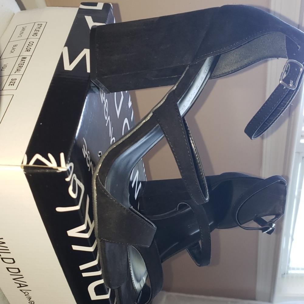Chunky heel sandals- 9